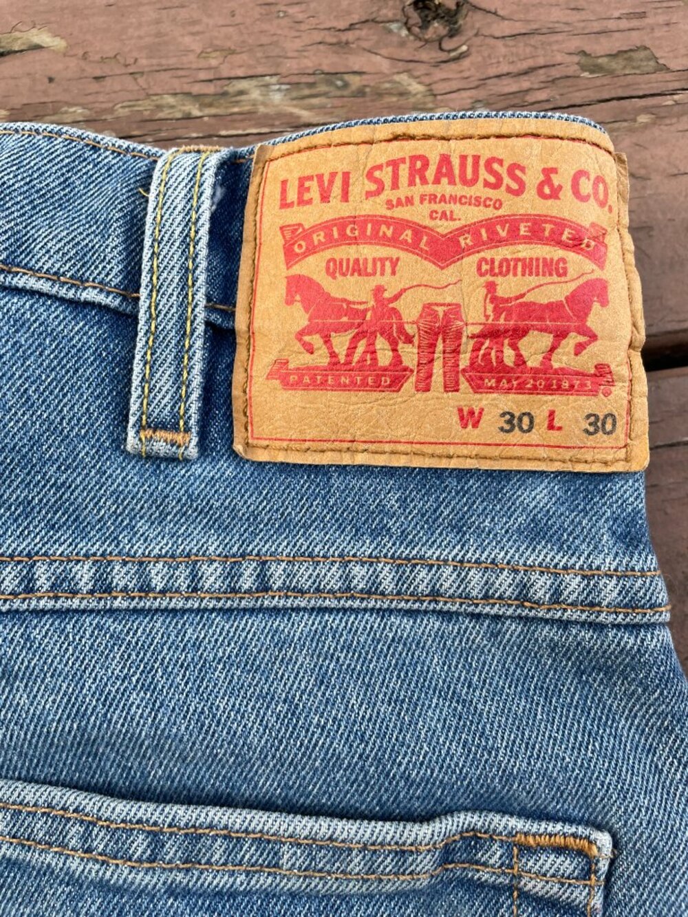 Levis Straight Cut Light Wash Jeans - Size W30 L30 - Picture 9 of 14
